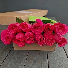 Розы Эквадор 11 шт розовые в крафт коробке 50 см арт. 13013
