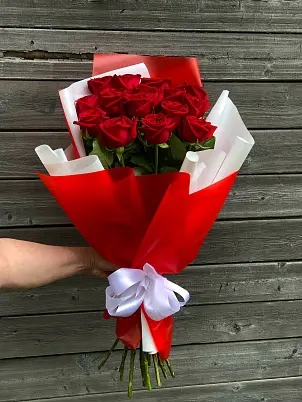 Купить Бест-Серия RED из 15 роз в Москве