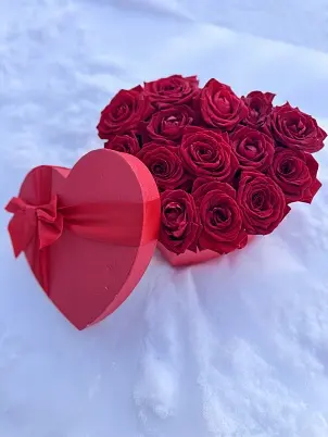 Купить Розы 15 шт красные сердце лм арт. 13888 в Москве