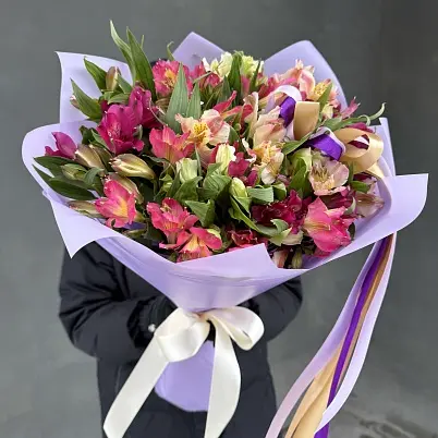 Купить Альстромерии 21 шт микс арт. 13784 уно в Москве