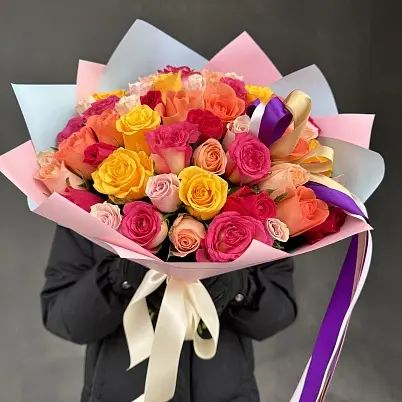 Купить Розы Кения 51 шт микс 40 см в упаковке арт. 11740 в Москве
