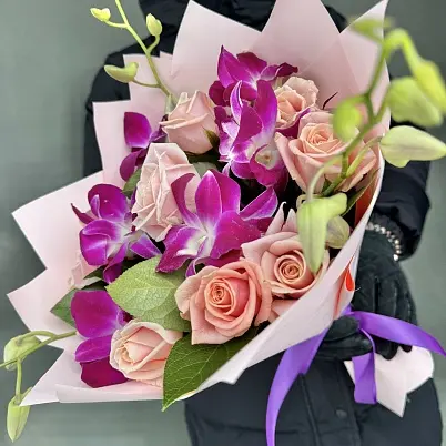 Купить Орхидеи дендробиумы Соня и розовая роза (6+9) арт. 13635 st nhi npo kr ak в Москве