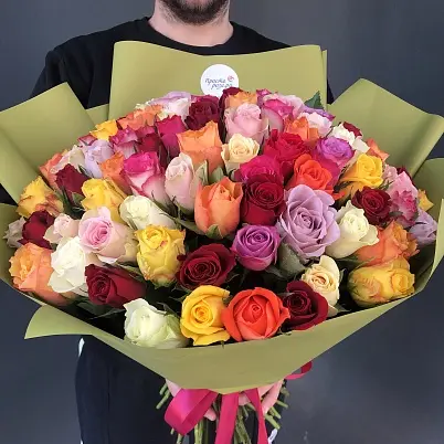 Купить Розы Кения 101 шт микс 40 см в упаковке (олд) в Москве