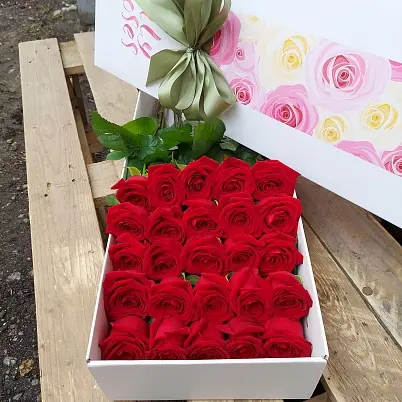 Розы в крафт коробке 35 шт 50 см красные арт.11560