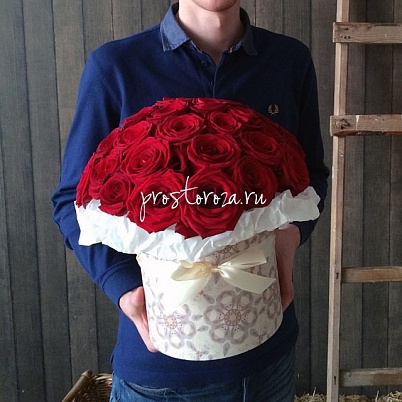 Розы в шляпной коробке (S2295) 41 шт красные