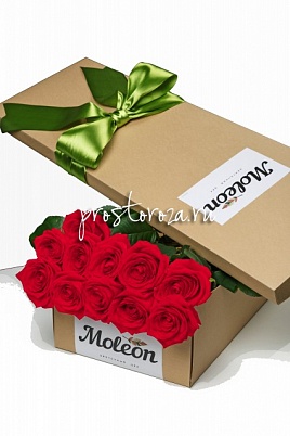 Розы в крафт коробке 11 шт 50 см красные