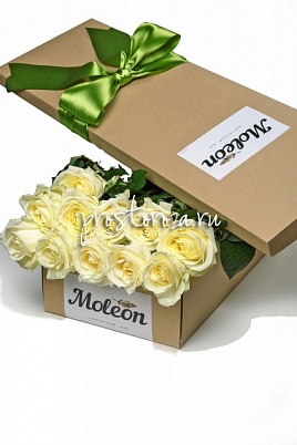 Розы в крафт коробке 11 шт 50 см белые