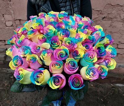 Купить Радужные розы 9,15,25,51,101 шт на выбор в Москве